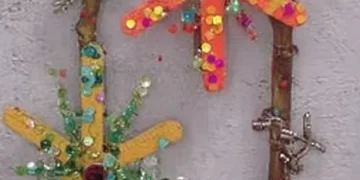 Kid-made Christmas ornaments - fun and easy DIY crafts for the holidays.