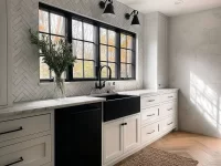 Stunning black and white modern kitchen design ideas showcasing style and elegance.