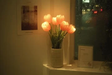 Cozy family space featuring Tulip Glow decor ideas for a warm atmosphere.